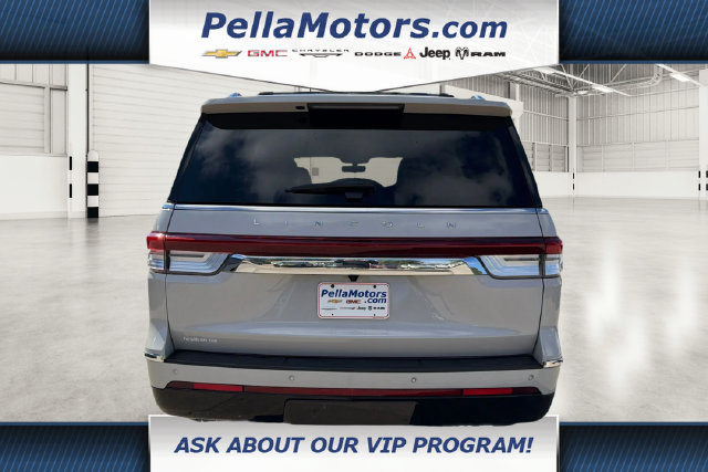 Used 2023 Lincoln Navigator Reserve AWD/4WD image 4