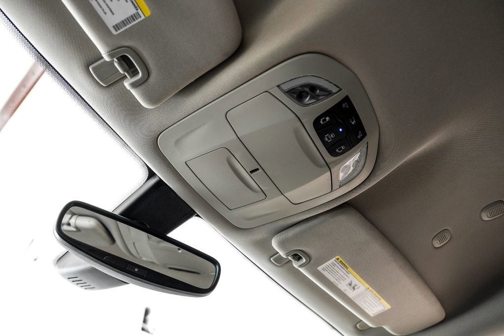 Used 2020 Chrysler Voyager Lxi image 24