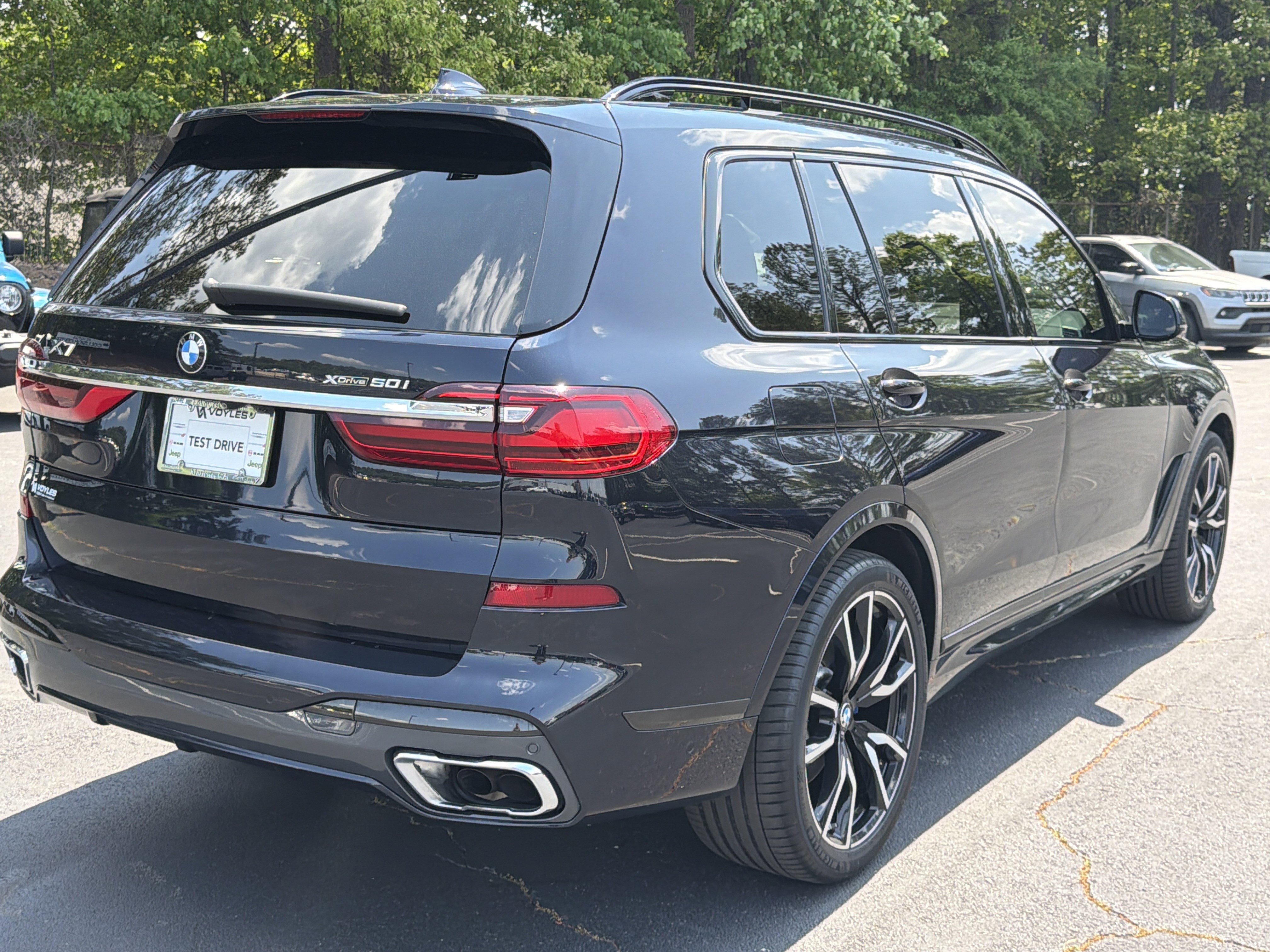 Used 2019 BMW X7 xDrive50i w/ M Sport Package AWD/4WD image 8