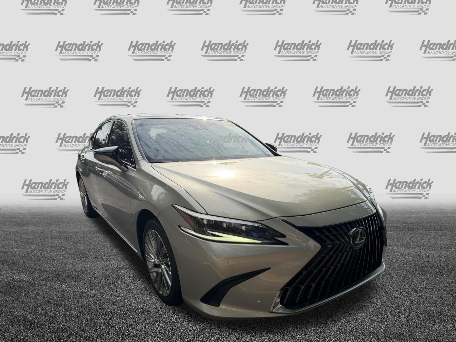 Used 2023 Lexus ES 350 Ultra Luxury w/ Accessory Package (Z2) FWD image 2