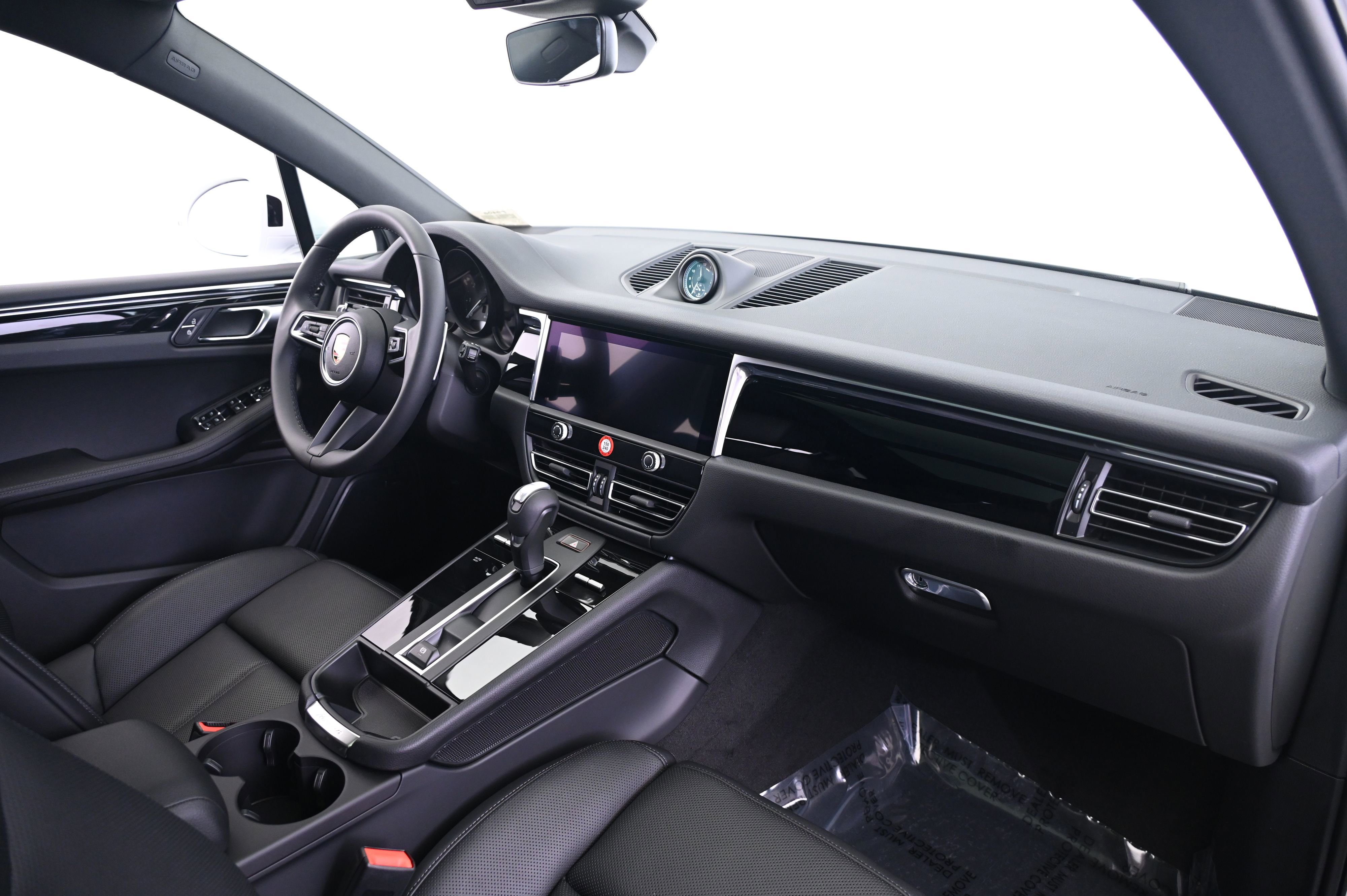 Certified 2025 Porsche Macan image 27