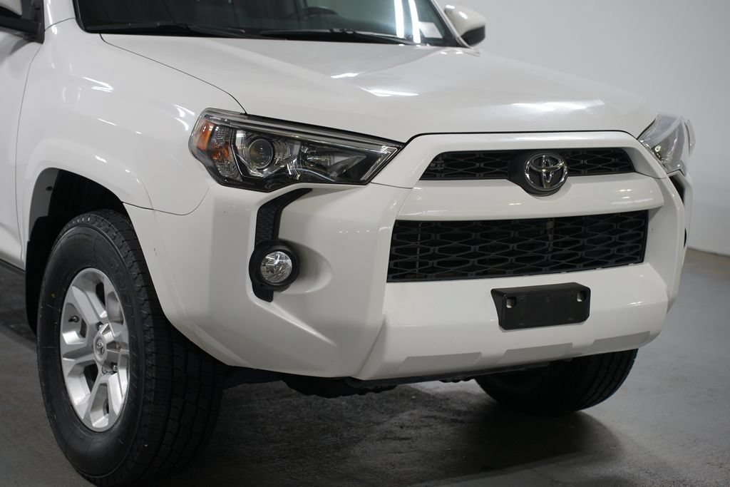 Certified 2019 Toyota 4Runner SR5 AWD/4WD image 4