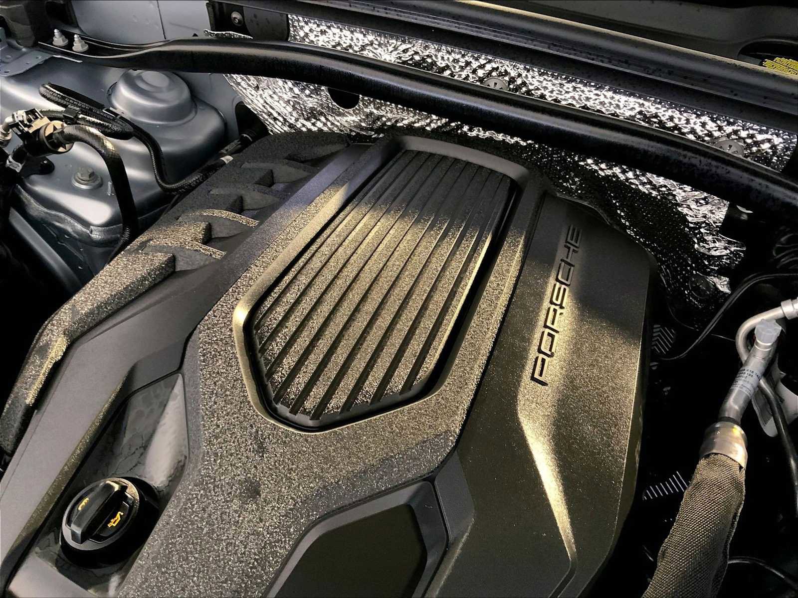 Certified 2025 Porsche Macan image 33