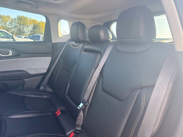 Used 2022 Jeep Compass Latitude w/ Sun and Sound Group AWD/4WD image 16