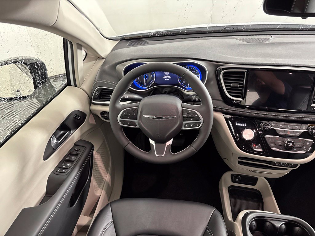 Used 2024 Chrysler Pacifica Touring-L w/ Road Tripper Package AWD/4WD image 21