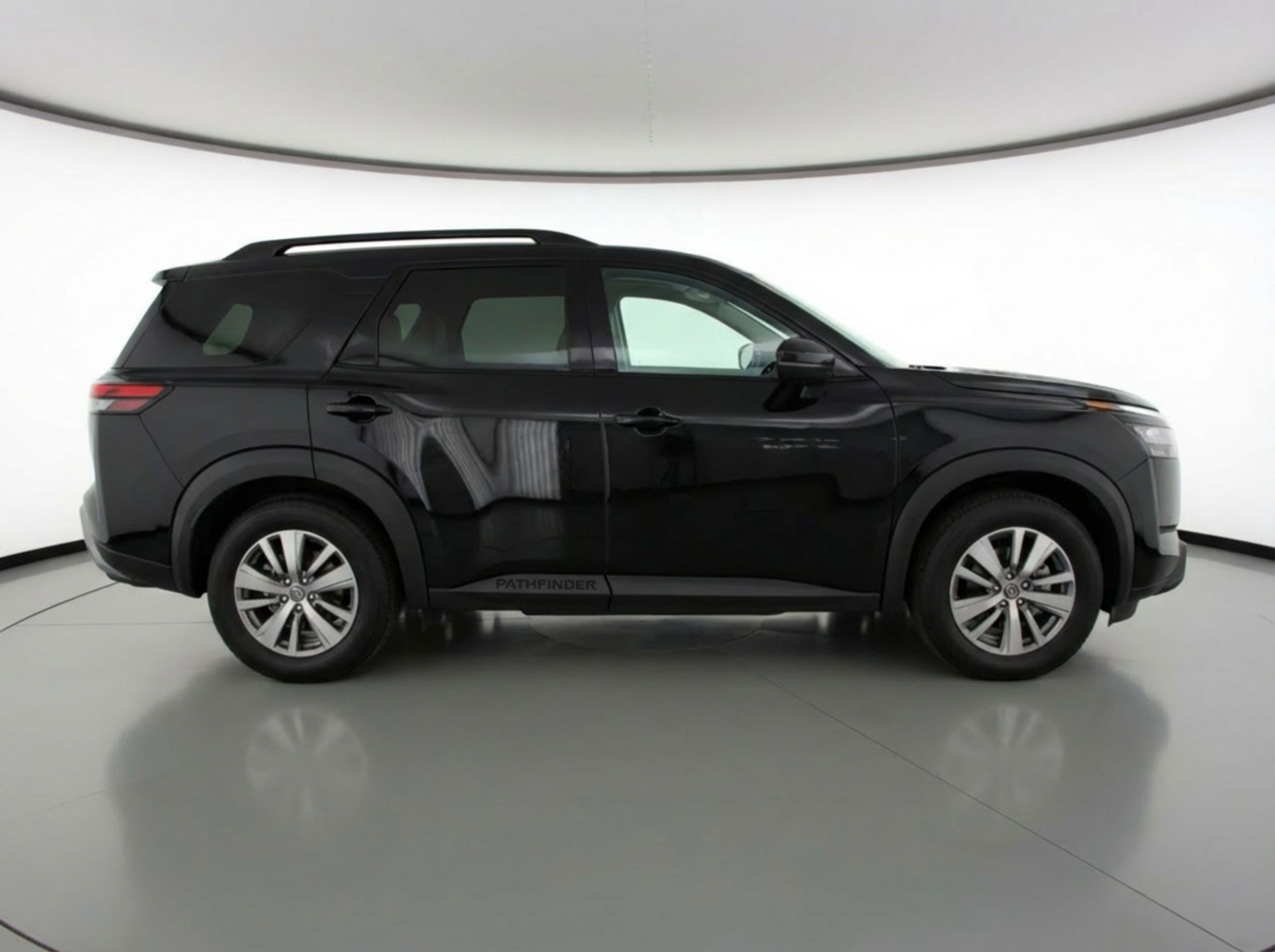 Used 2025 Nissan Pathfinder SV image 11