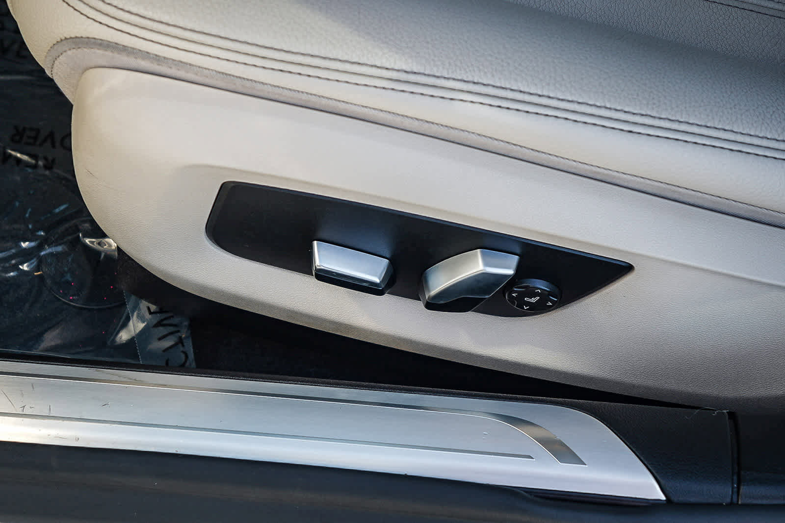 Used 2019 BMW 740i image 25