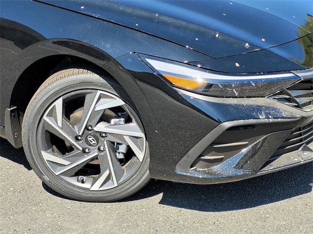 New 2025 Hyundai Elantra SEL image 5