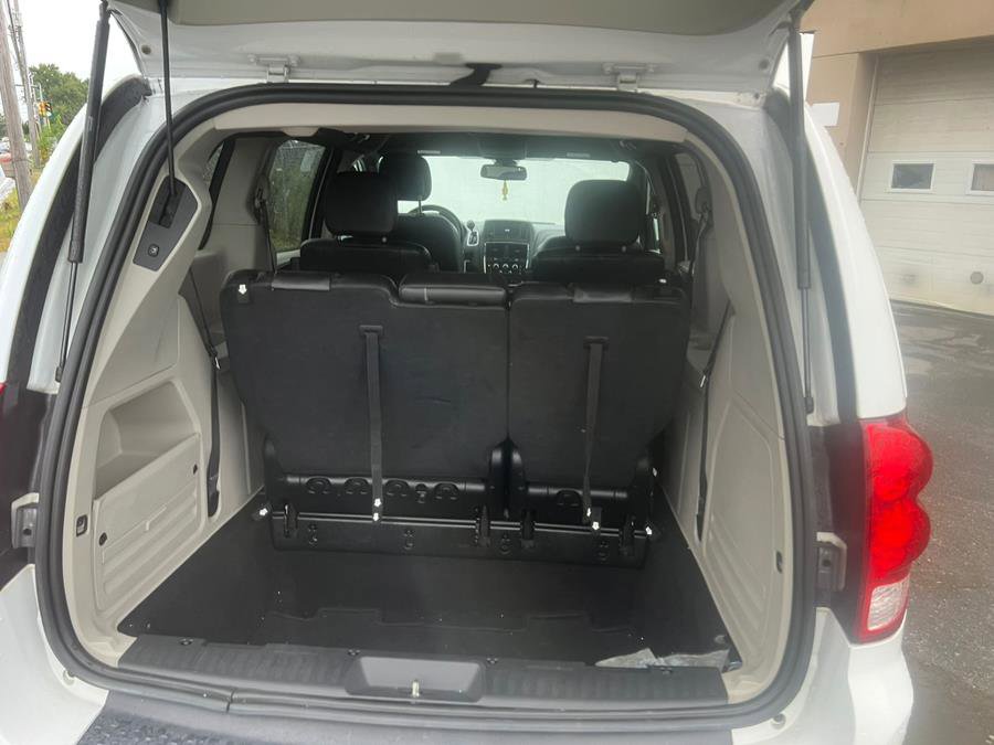 Used 2018 Dodge Grand Caravan SXT image 7