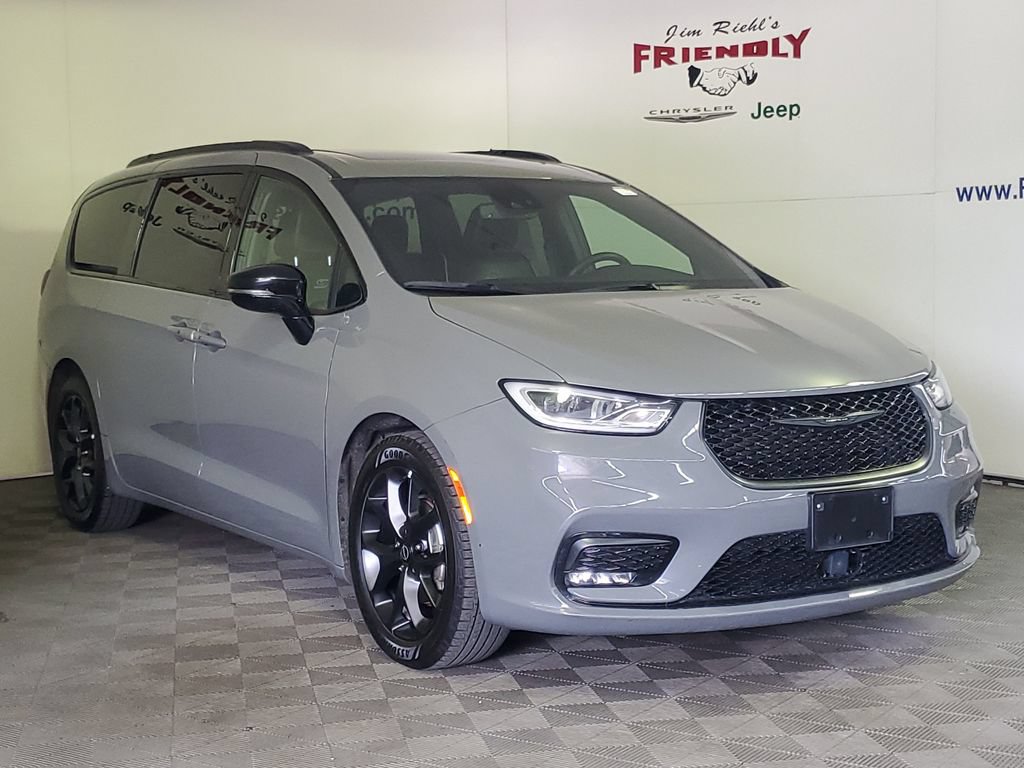 Used 2025 Chrysler Pacifica Limited FWD image 2