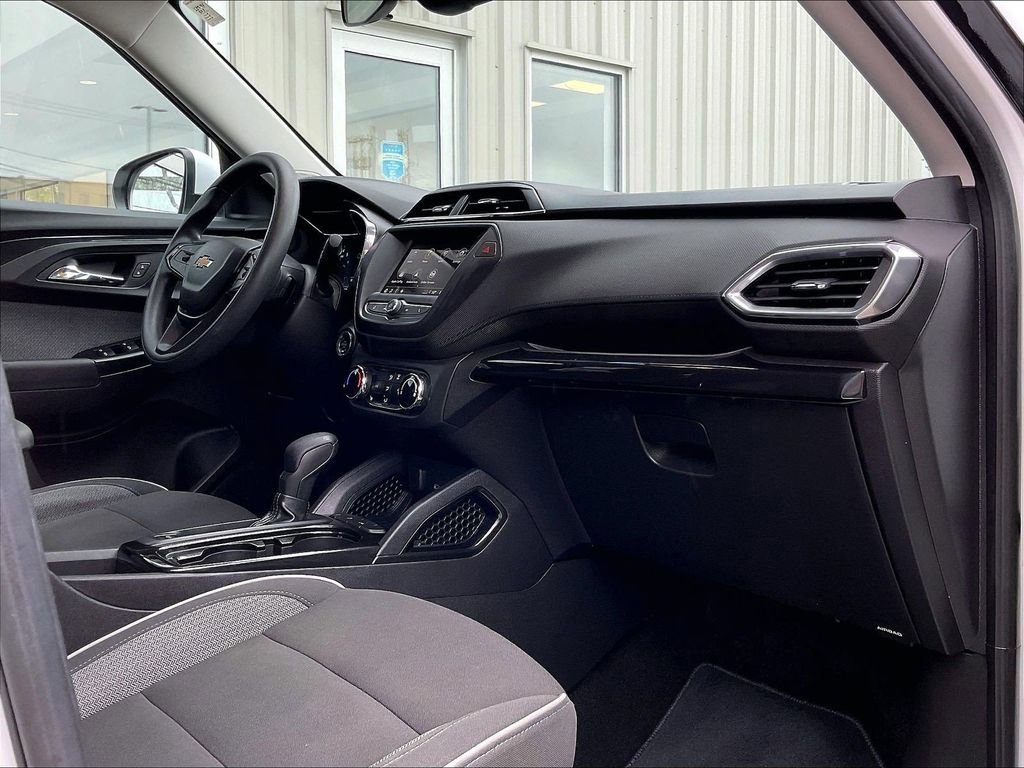 Used 2023 Chevrolet TrailBlazer LT FWD image 14
