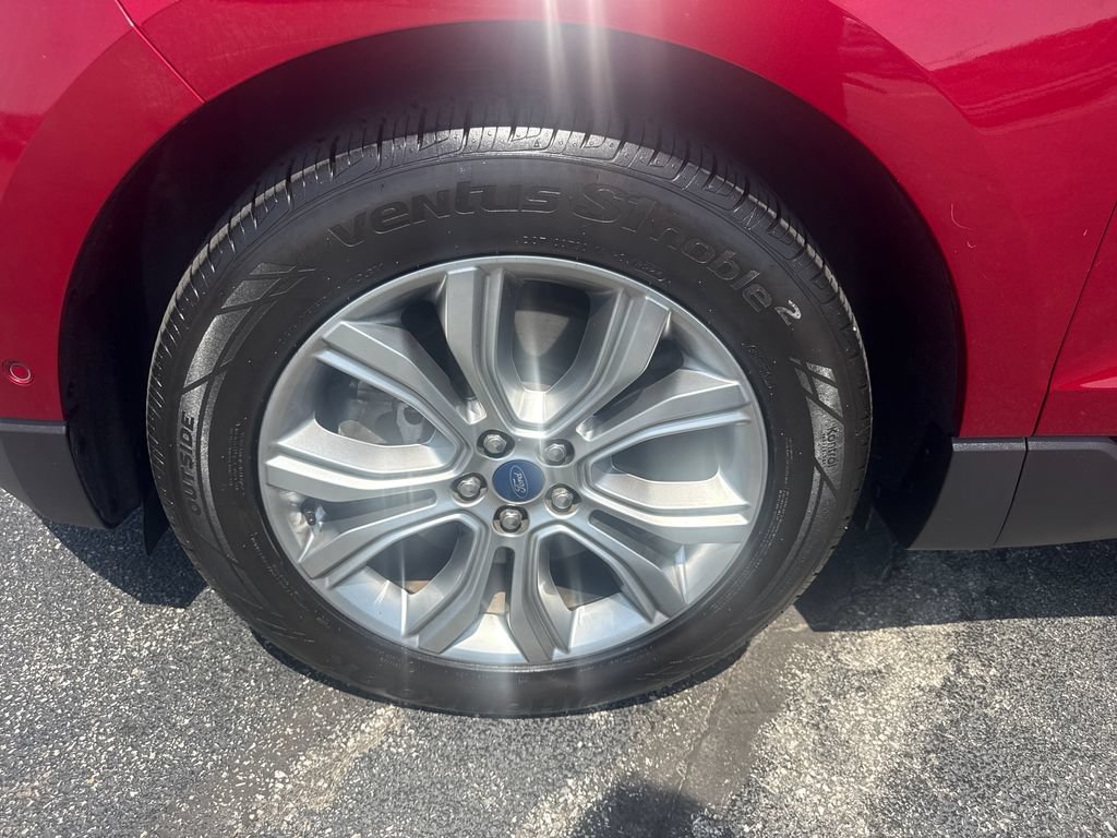 Used 2019 Ford Edge Titanium w/ Equipment Group 301A AWD/4WD image 11