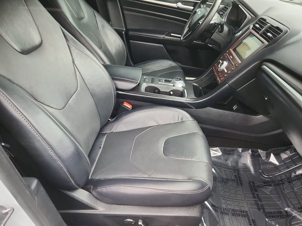 Used 2019 Ford Fusion Titanium image 15