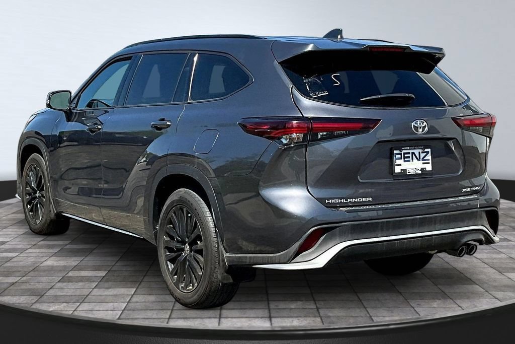 Used 2024 Toyota Highlander XSE AWD/4WD image 4