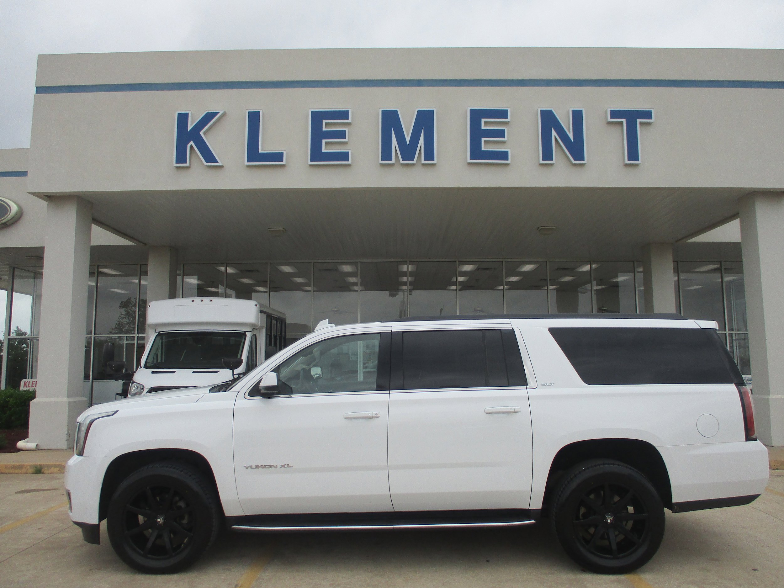 Used 2018 GMC Yukon XL SLT image 1