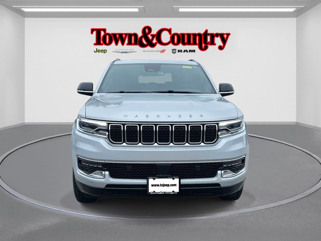 Used 2023 Jeep Wagoneer 4WD image 2