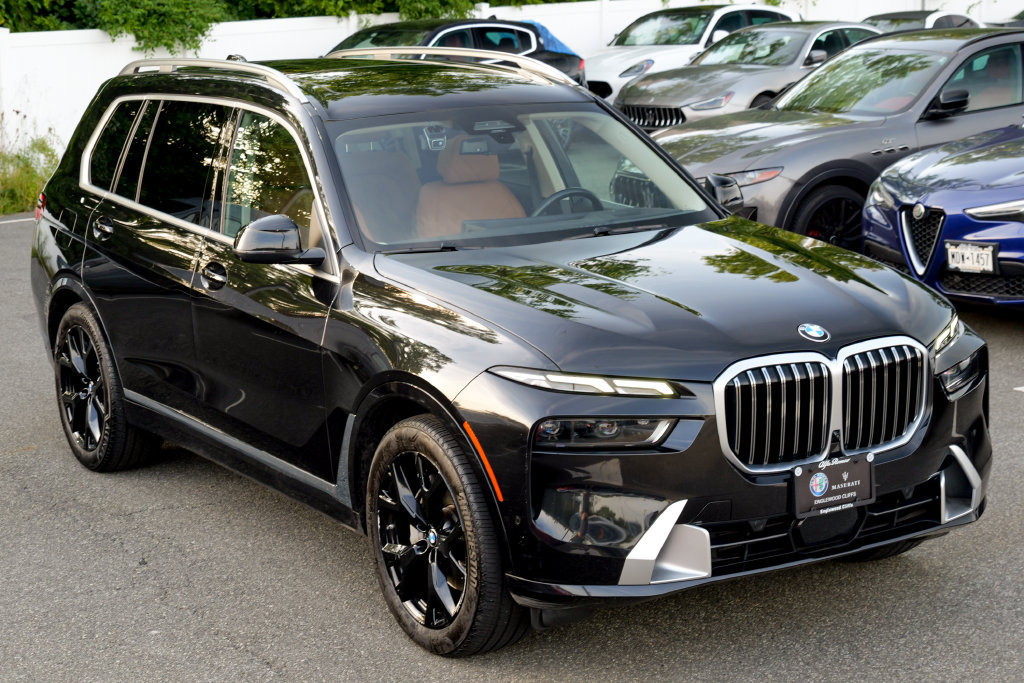 Used 2024 BMW X7 xDrive40i w/ Executive Package AWD/4WD image 9