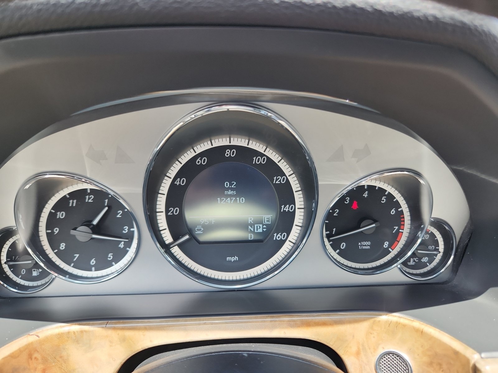 Used 2011 Mercedes-Benz E 550 4MATIC Sedan image 10