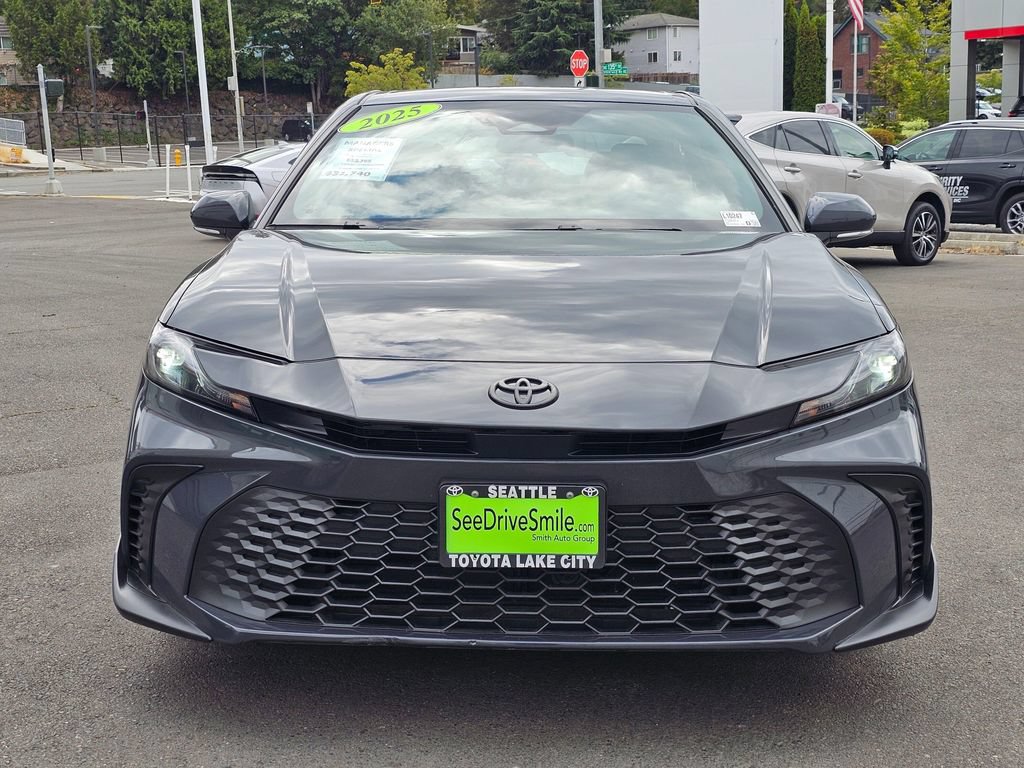 Used 2025 Toyota Camry SE FWD image 3