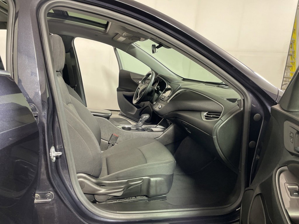 Used 2023 Chevrolet Malibu LT image 24