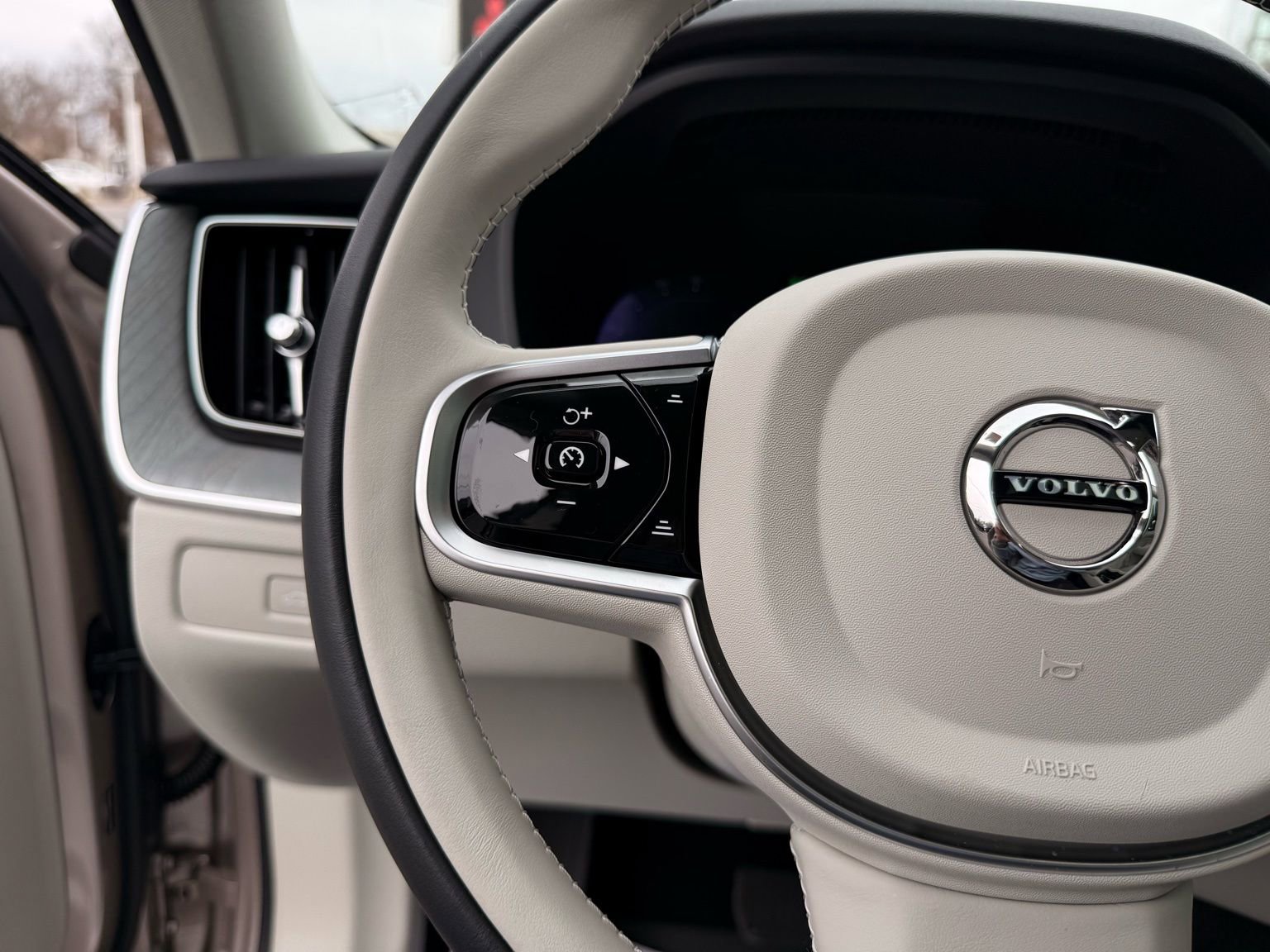 Used 2025 Volvo XC60 T8 Plus w/ Protection Package Premier image 53