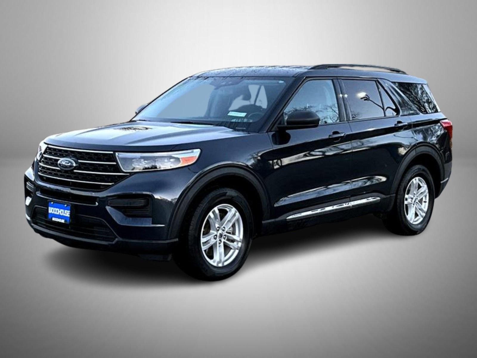 Used 2023 Ford Explorer XLT image 1