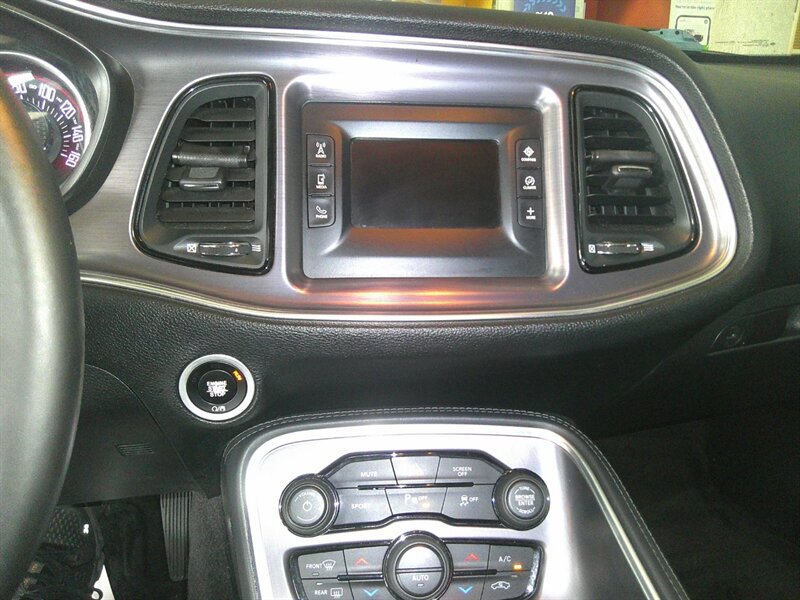 Used 2017 Dodge Challenger R/T w/ Driver Convenience Group RWD image 20