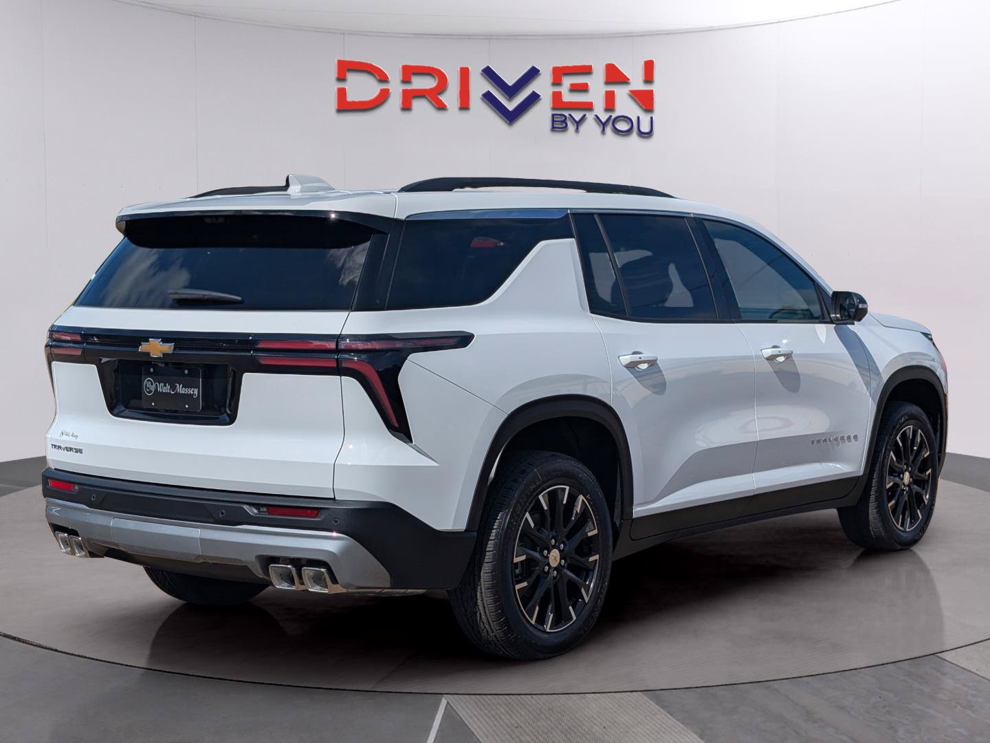 New 2026 Chevrolet Traverse LT w/ Sun and Wheel Package FWD image 5