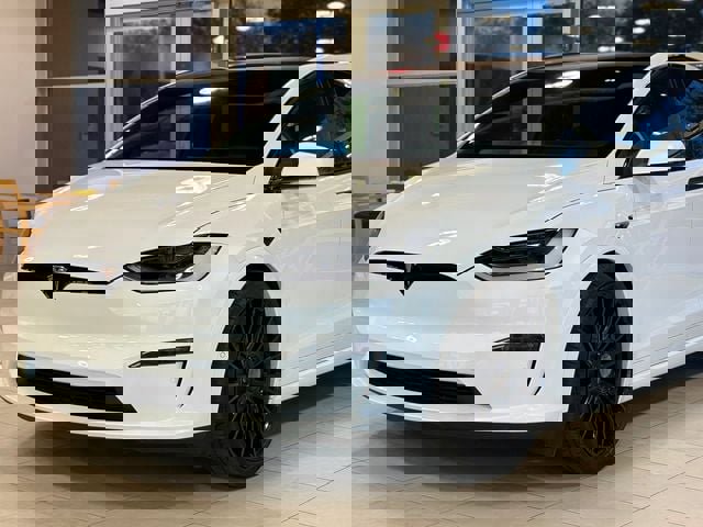 Used 2022 Tesla Model X Plaid image 4