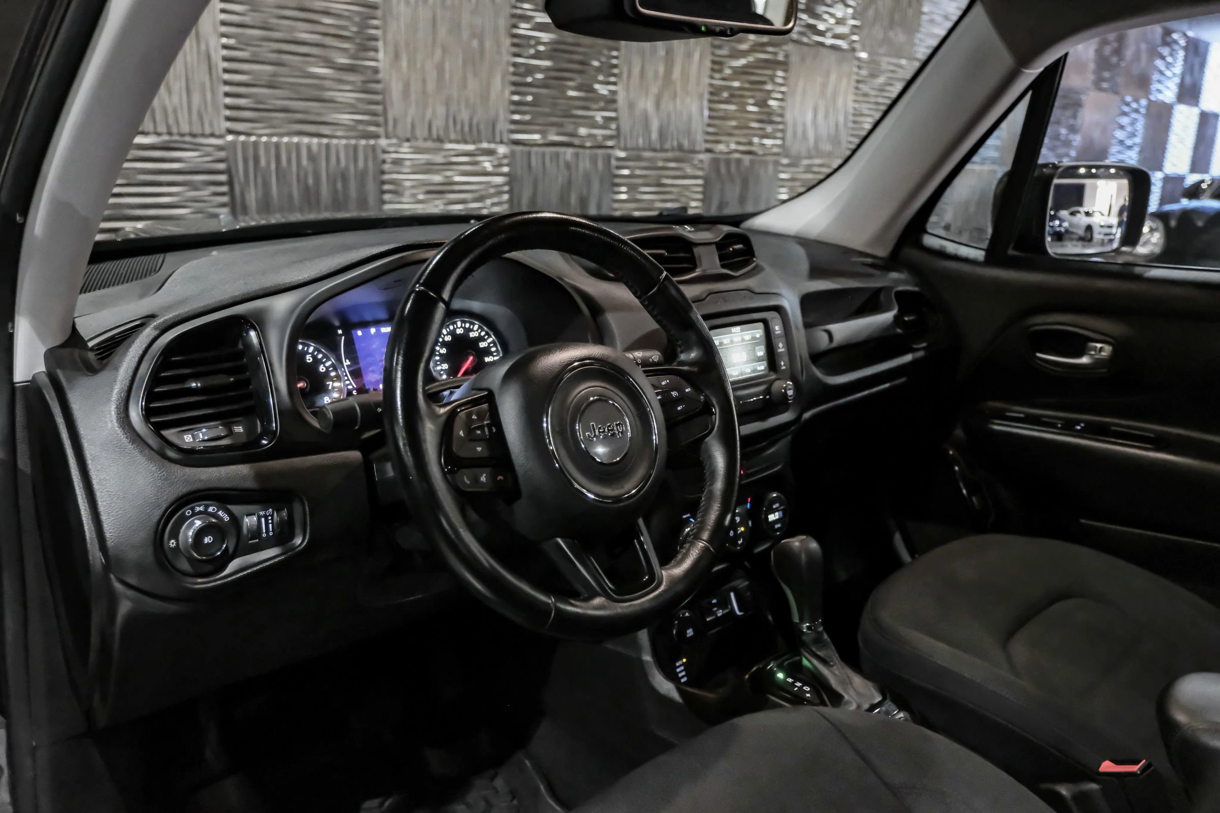 Used 2017 Jeep Renegade Altitude AWD/4WD image 3