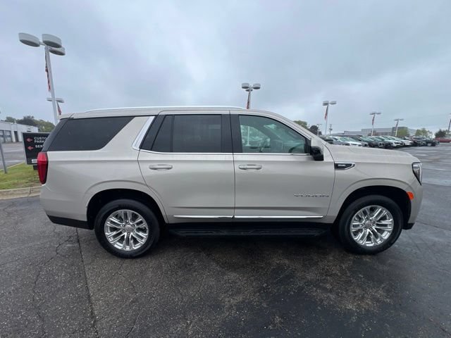 Used 2023 GMC Yukon SLT w/ SLT Luxury Package AWD/4WD image 4