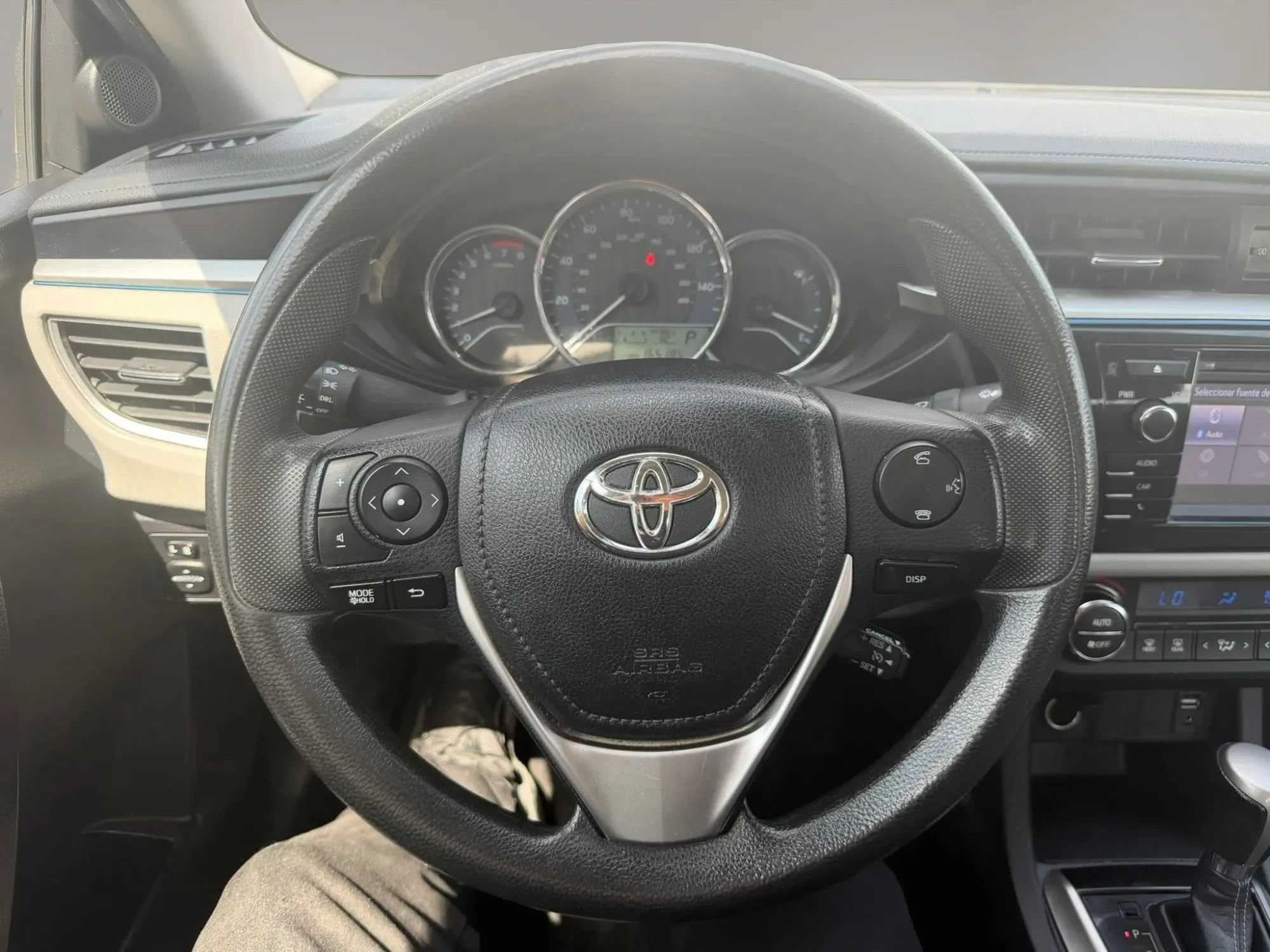 Used 2015 Toyota Corolla LE FWD image 12