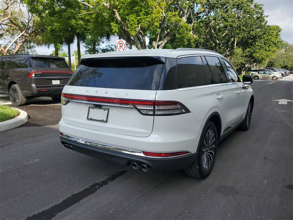 Certified 2023 Lincoln Aviator Reserve w/ Equipment Group 201A image 4