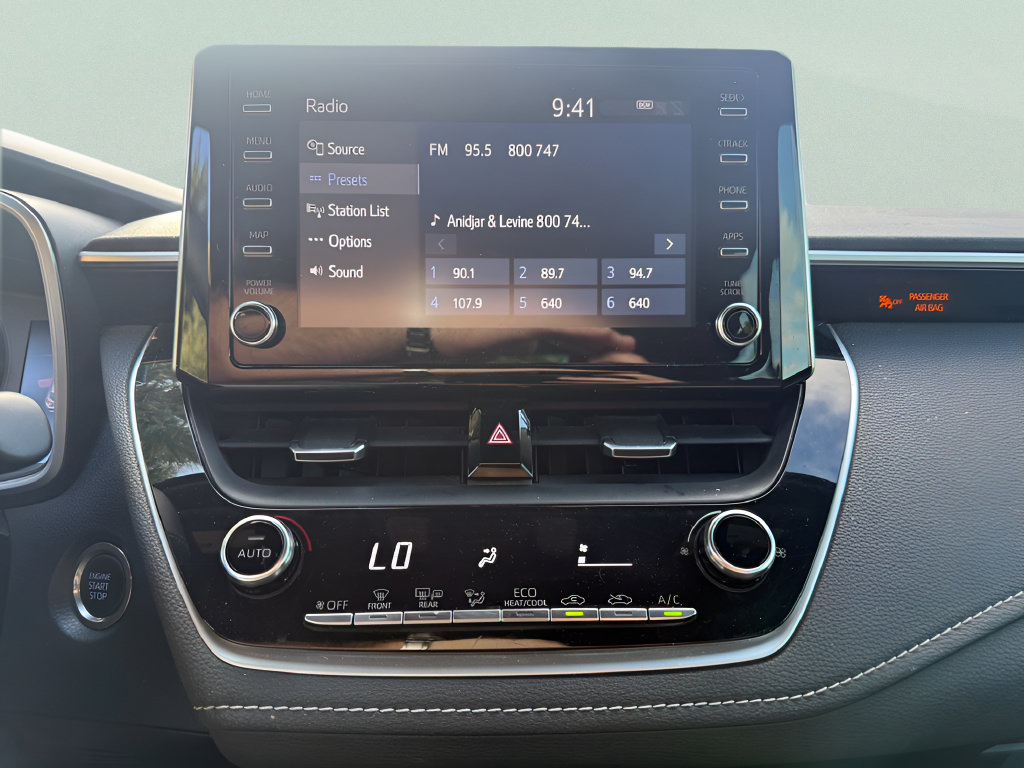 Used 2019 Toyota Corolla SE w/ Carpet Mat Package FWD image 18