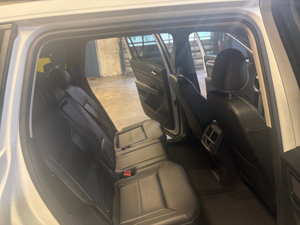 Certified 2023 Volkswagen Atlas SE w/ Black Wheel Package FWD image 29