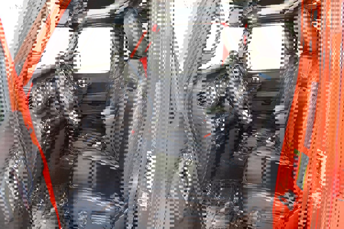 Used 2021 Jeep Wrangler Unlimited Rubicon 4xe w/ Steel Bumper Group image 12