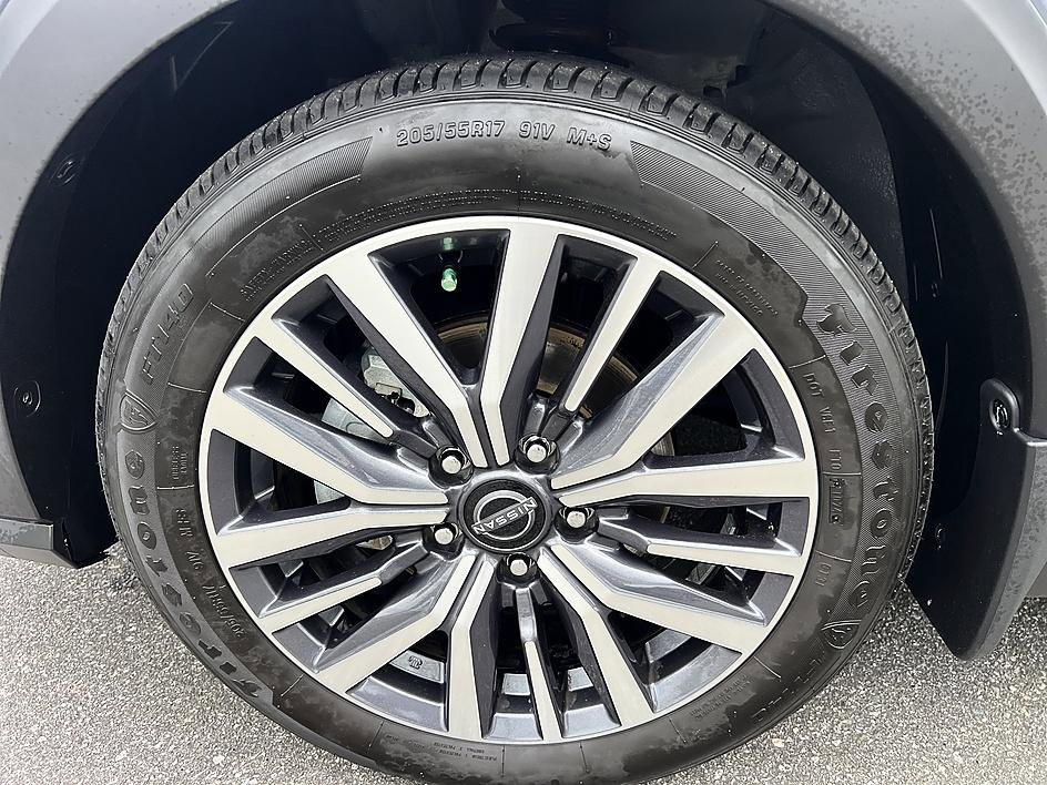 Certified 2024 Nissan Kicks SV FWD image 9