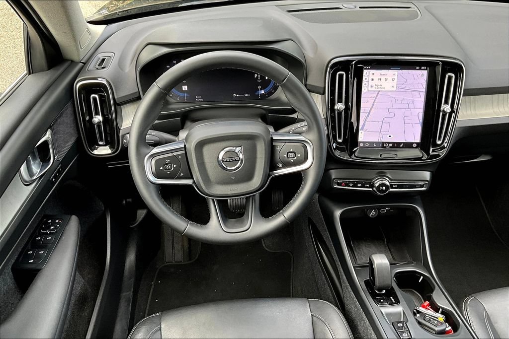 Used 2024 Volvo XC40 B5 Core AWD/4WD image 7