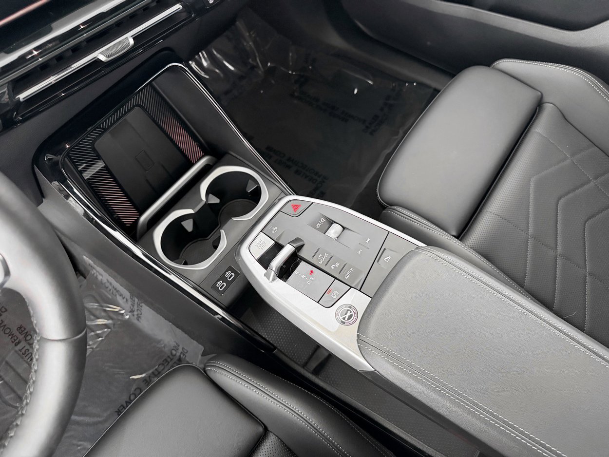 Used 2025 BMW X2 xDrive28i w/ M Sport Package image 18