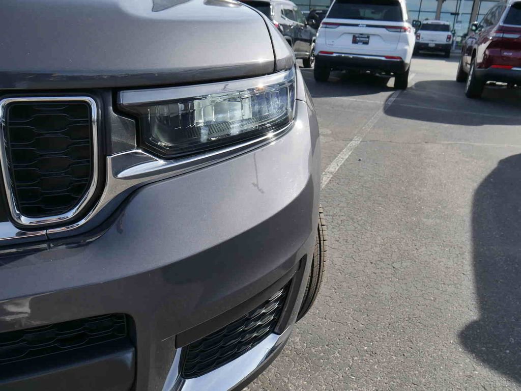 Certified 2024 Jeep Grand Cherokee L Laredo image 22