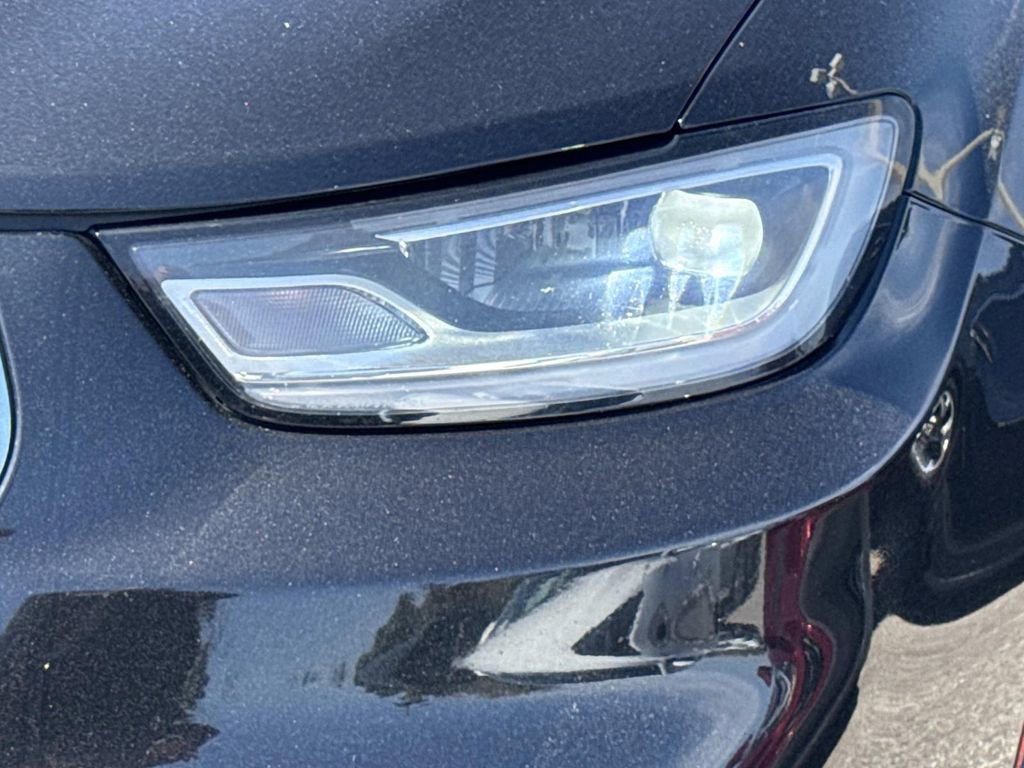 Used 2023 Chrysler Pacifica Touring-L FWD image 10
