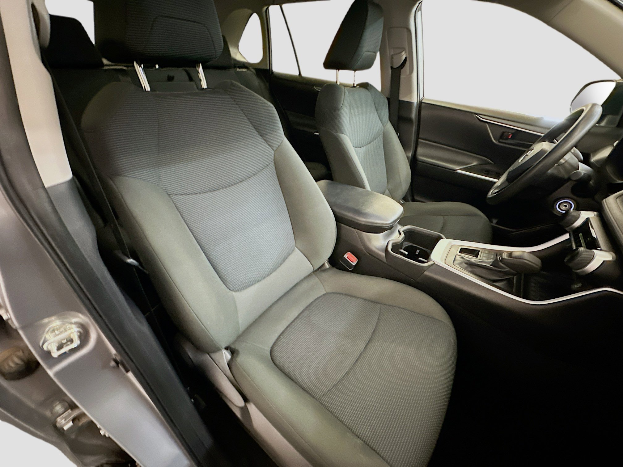 Used 2022 Toyota RAV4 LE image 32