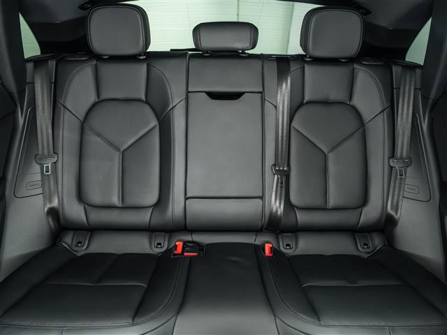 Certified 2025 Porsche Macan image 27