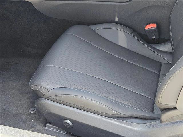 New 2026 Mercedes-Benz CLE 300 4MATIC Coupe image 4