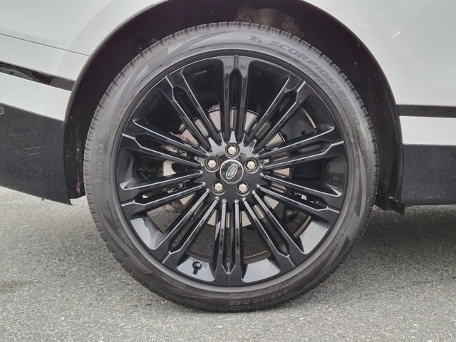 Used 2025 Land Rover Range Rover Velar Dynamic HSE image 15