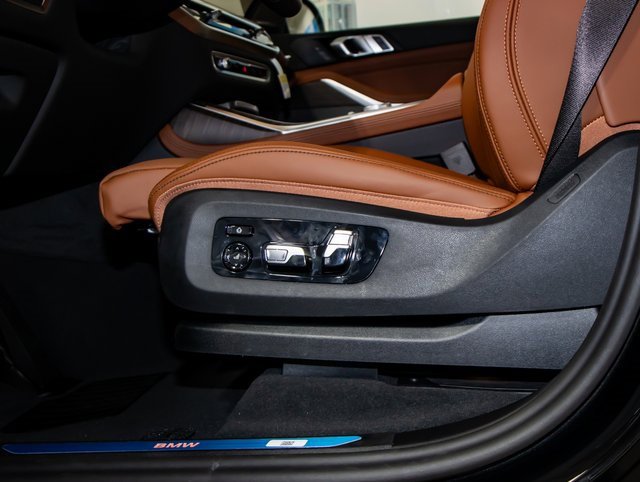 Used 2025 BMW X7 xDrive40i w/ Premium Package image 15