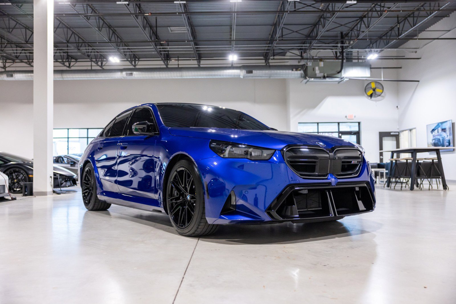 Used 2025 BMW M5 w/ Executive Package image 3