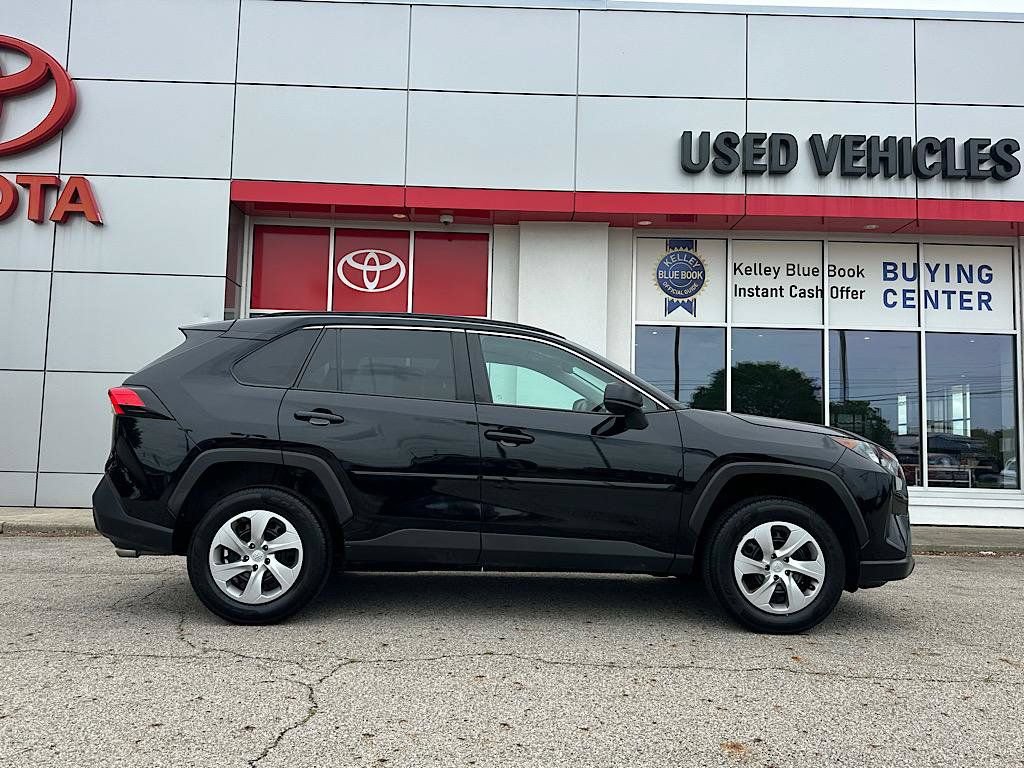 Used 2021 Toyota RAV4 LE AWD/4WD image 7