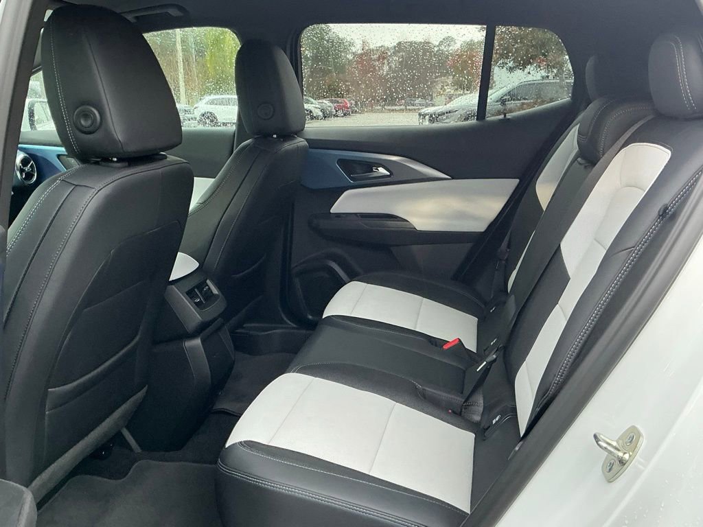 Used 2025 Chevrolet Equinox EV LT image 25