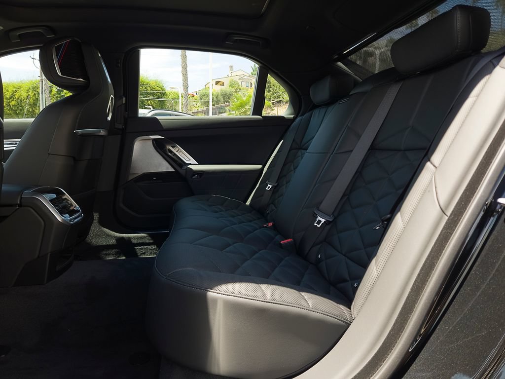 New 2026 BMW 740i w/ Premium Package RWD image 9